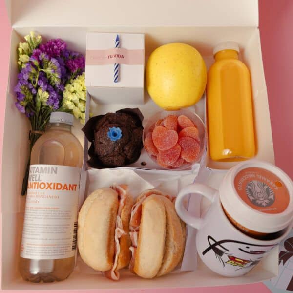 Desayuno sorpresa - Super papá con agua y taza
